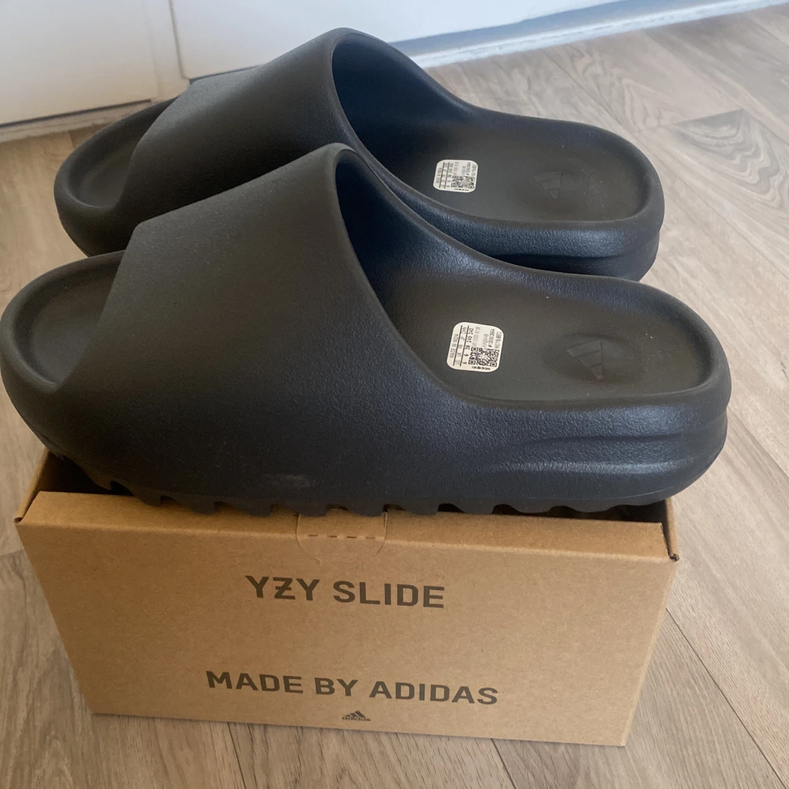 Yeezy slides - 90