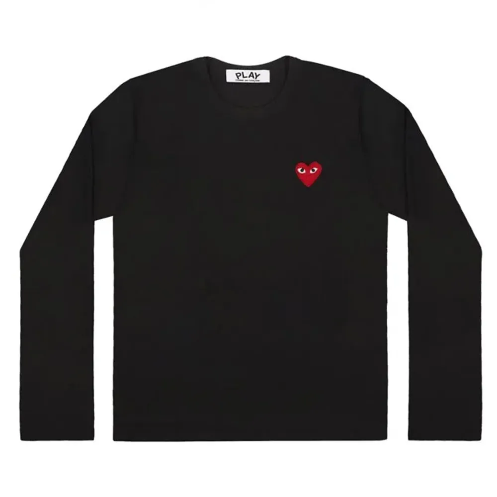 Comme des garcons long sleeve i svart. Cond 9/10 knappt använd. Inga märken eller fläckar.         Nypris 995kr. T-shirts.