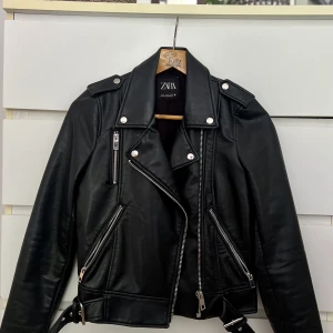 Zara jacket  - Only worn a few times because I got pregnant and it doesn’t fit me anymore 