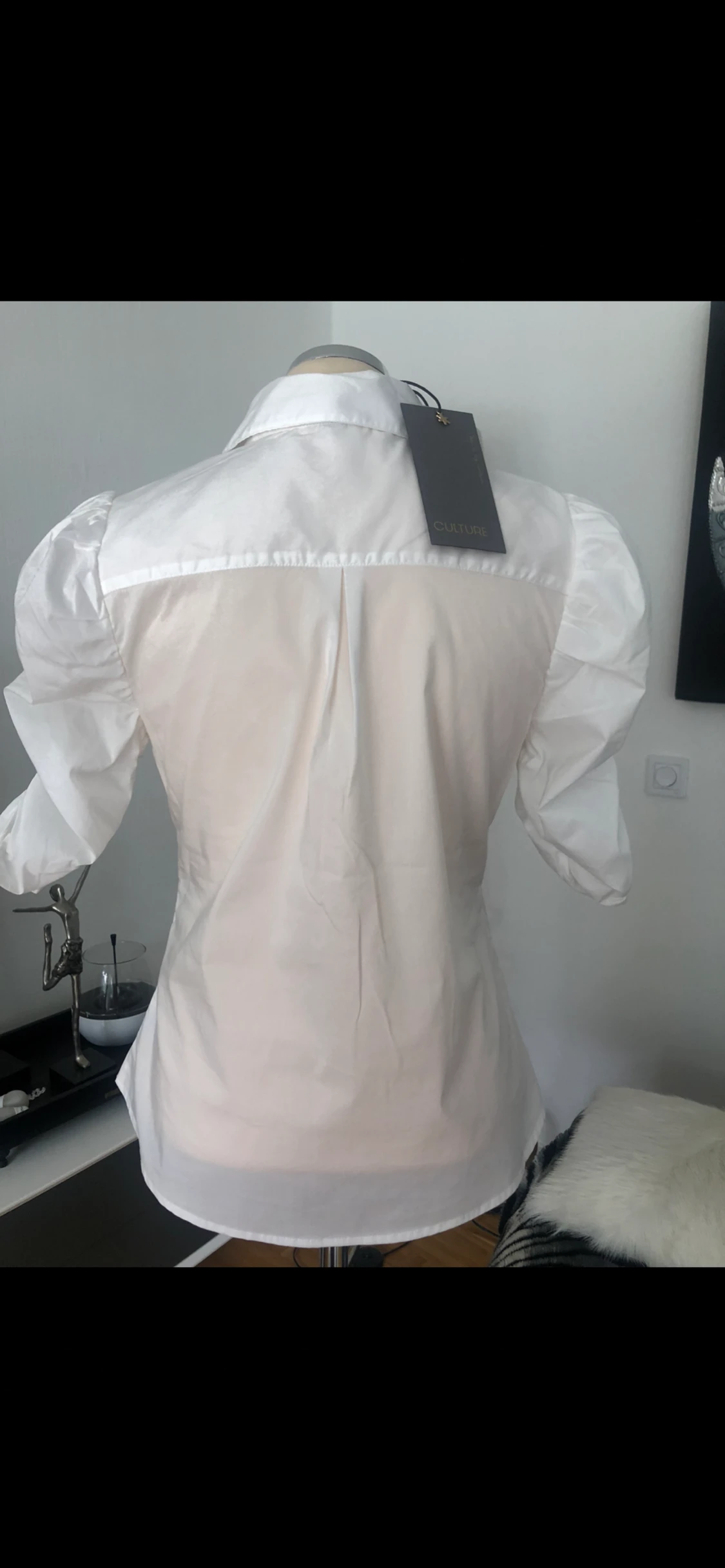 Vit blus /skjorta ny  med prislappen kvar  - 90