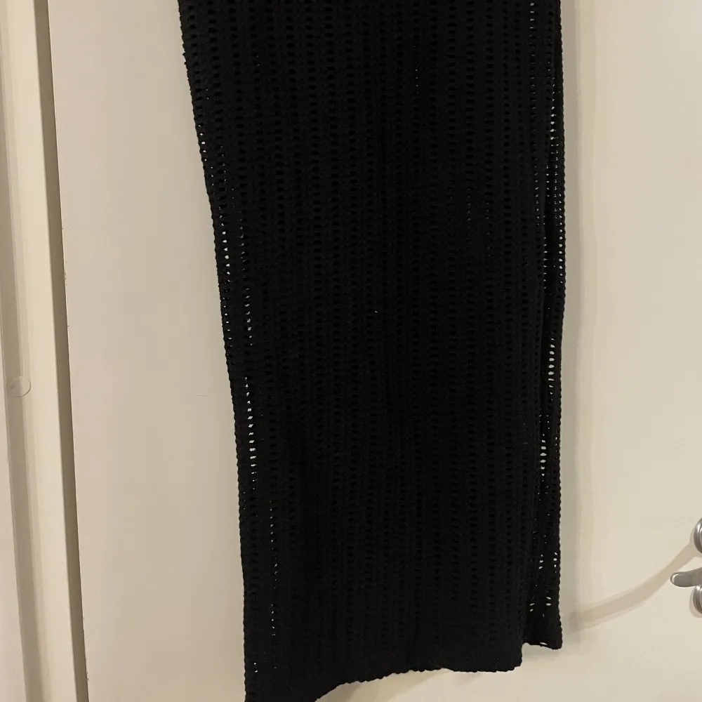 Oanvänd kjol/ cover up från Gina tricot finns i storleken xs och S . Kjolar.