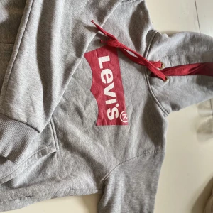 Hoodie - Levi’s hoodie, lite tjockare, använd 3 gånger!