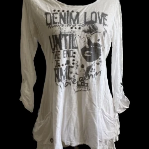 Cool vintage tröja - Vintage blus från tidigt 2000 tal. Mycket bra skick, strl 32-34 