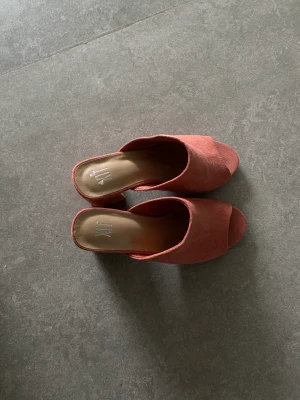 Skor  - Oanvända skor i storlek 37 