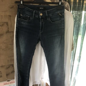 Replay Jeans - Knappt använda Replay Jeans