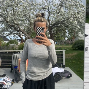 Grå långärmad tröja - En grå långärmad Tröja från lager 157