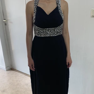 Svart bal/fest klänning med paljetter - Ej använd, ny