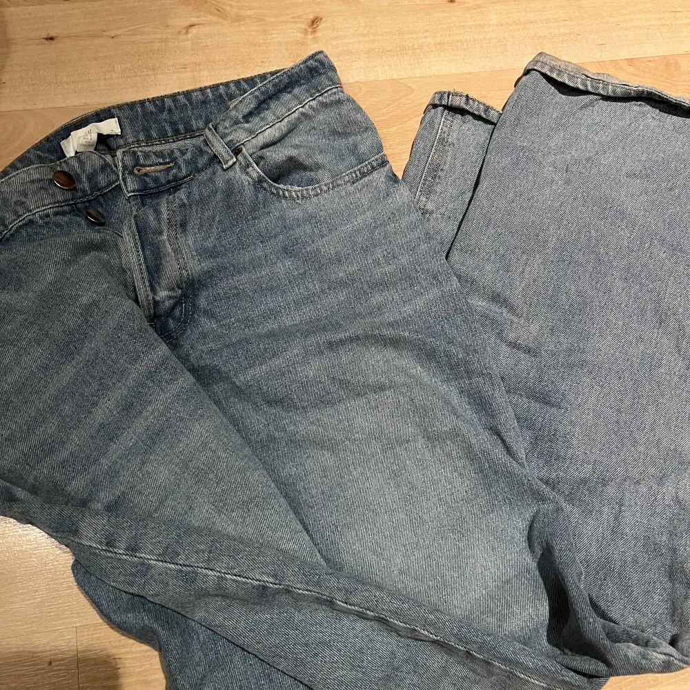 Baggy jeans hm, i storlek 40. Väldigt bekväma och snygga . Jeans & Byxor.