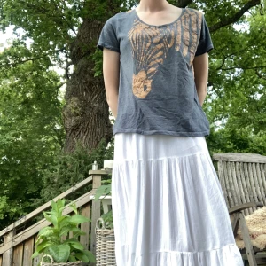 Kappahl tröja - En snygg kaphaltröja, använd några gånger. Har färgat den själv från vit till blå. Du kan trycka på köp direkt och pris kan diskuteras😊. Går också bra att fråga om fler bilder privat!