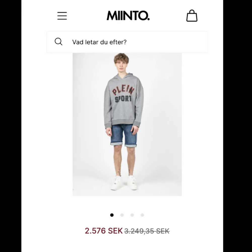 Helt ny plein sport hoodie i storlek S. Tröjan är oversize och passar storlek M. Ny pris på tröjan är runt 3250kr. . Tröjor & Koftor.