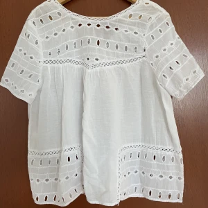 Blus - Superfin sommarblus som tyvärr inte passar!💓köparen står för frakt