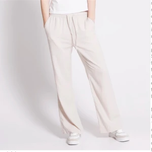 Linnebyxa - Ett par helt oanvända linnebyxor från Lager 157 med prislappen kvar🦋I modellen Denise. Snygga och svala nu till sommaren💓