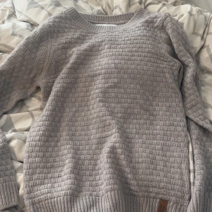 Tröja  - Fin tröja från lager säljer för den är för liten. Storlek 150😊 säljer för 50+ eventuell frakt 🩷