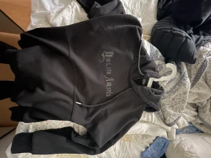 Palm angels hoodie - Äkta palm angels hoodie black on black modell Storlek M  Som ny nästan aldrig använd