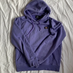 Dickies hoodie Lila - Dickies Hoodie - Lila - Storlek S - 💯/10