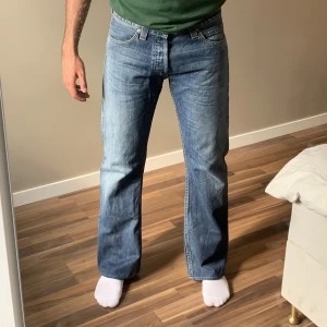 Levis jeans - Levis 30x32 Titta på min profil för fler schyssta jeans, paketpris möjlig. Retail: 1100kr  Bin: 300kr