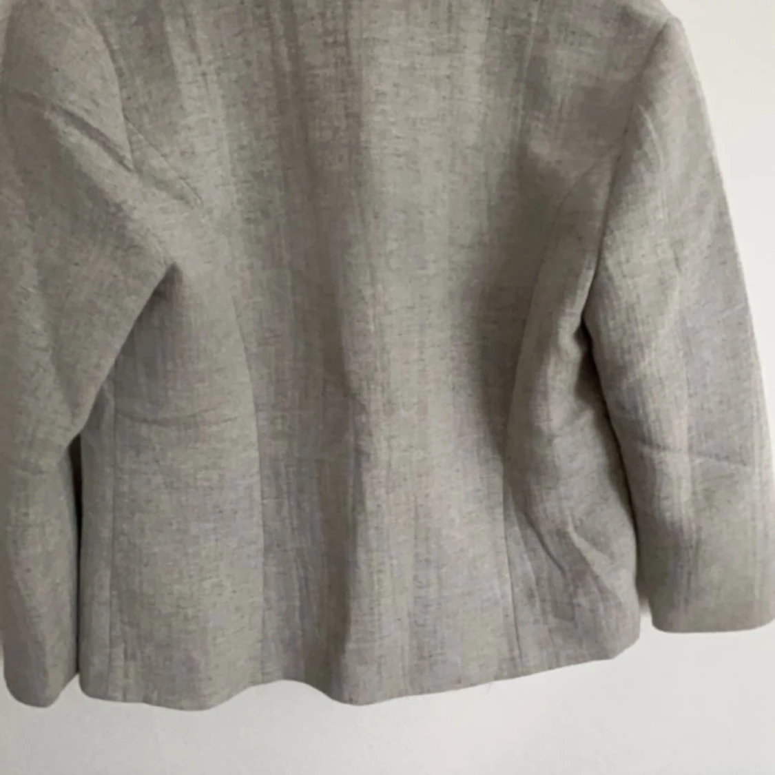 Grå kofta/jacka  - 91