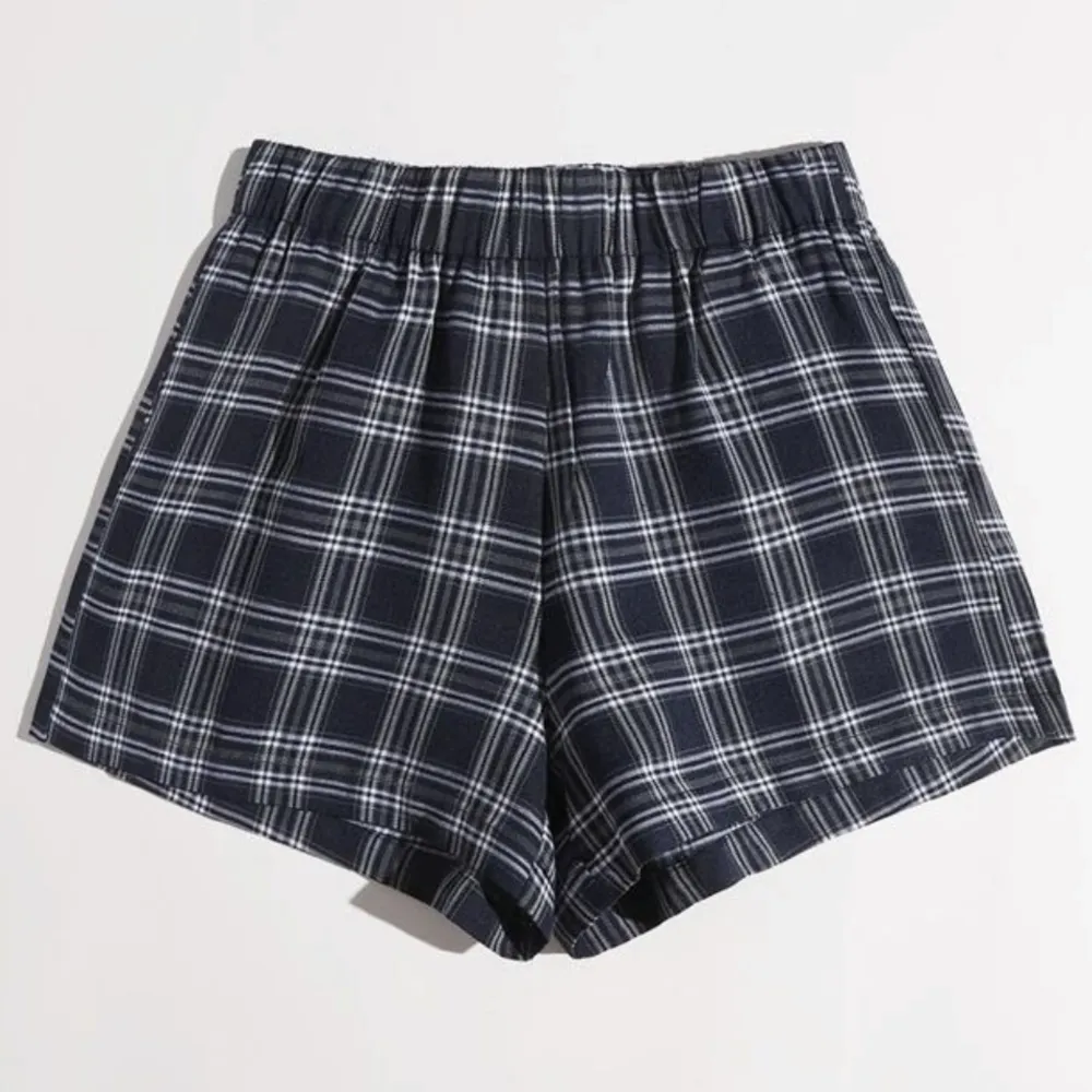 Säljer nu dessa rutiga shorts! Kan användas till vardags eller som pyjamasshorts!❤️👌🏻⭐️. Shorts.