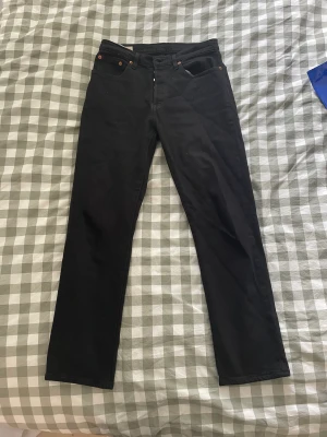Levis 501 - Säljer ett par Levis 501 som blivit för små, w27l28