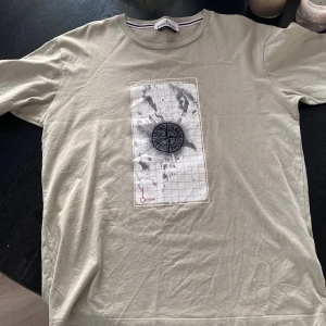 STONE ISLAND  - Fin T-shirt. Fint skick. Stl L men passar en S. 