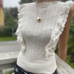 Volang topp - Säljer min jättefina volang topp ifrån lindex, aldrig använd😍❤️