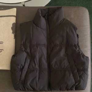 Väst - En väst från hm i storlek xs billig är den också och den är svart