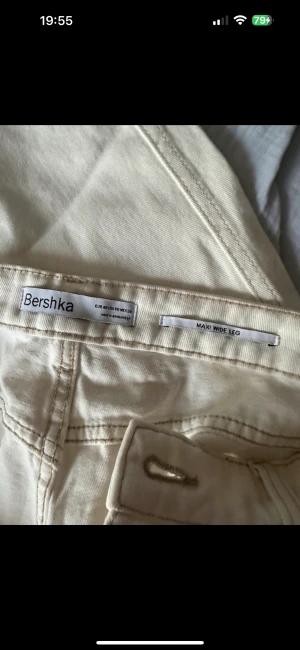 Vita Jeans - Wide leg, nästan oanvända