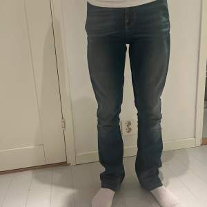 Hej. Säljer ett par Nudie jeans i storlek 27 32, de är nästan helt oanvända och nypriset ligger på ca 1000kr