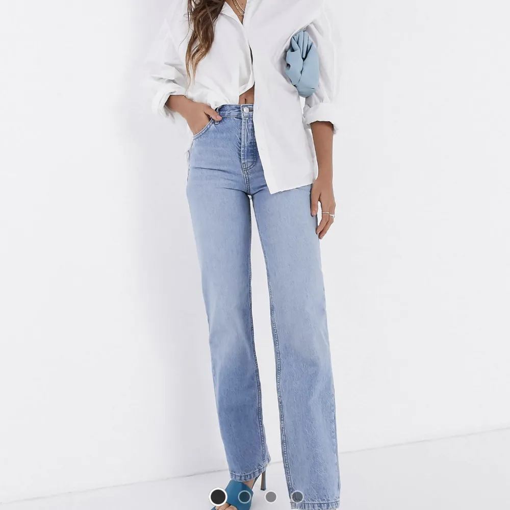 Blåa jeans från Asos design. I storlek 28/32 och använda 3 gånger.. Jeans & Byxor.
