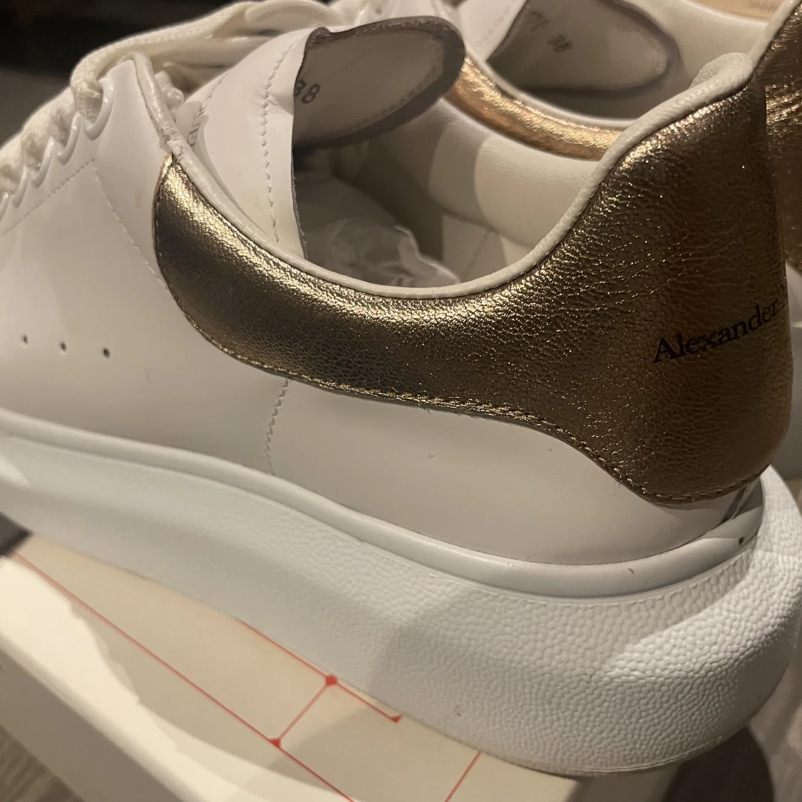 Alexander McQueen - 90