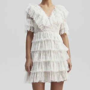 ByMalina klänning - Intresse koll på min fina By Malina klänning, endast använd en gång och är som ny. Köpt för 2800 kr