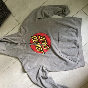 Santa cruz tröja  - En Santa cruz tröja i storlek M. Använd ett par gånger 