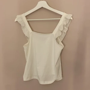 Anna Feild topp - säljer min oanvända topp. kontakta järna om bilder vid intresse❤️