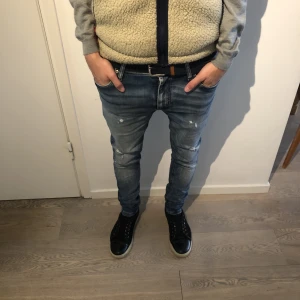 Jack and Jones jeans  - Säljer dessa Jack and Jones jeans. Nypris 899 kr, hör av er vid eventuella frågor!