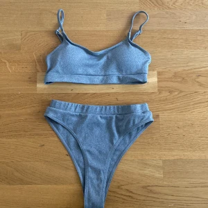 Bikini MK-lifestyle - Enbart provad men trosskyddet är borta. Kan såklart köpa en del. Toppen=100kr. Köparen står för frakten.  