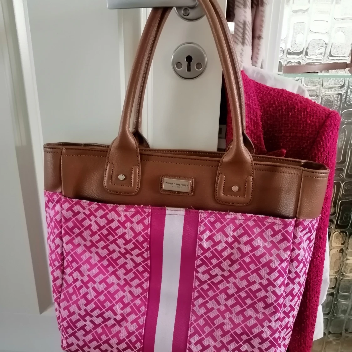 Tommy Hilfiger väska (storlek large)