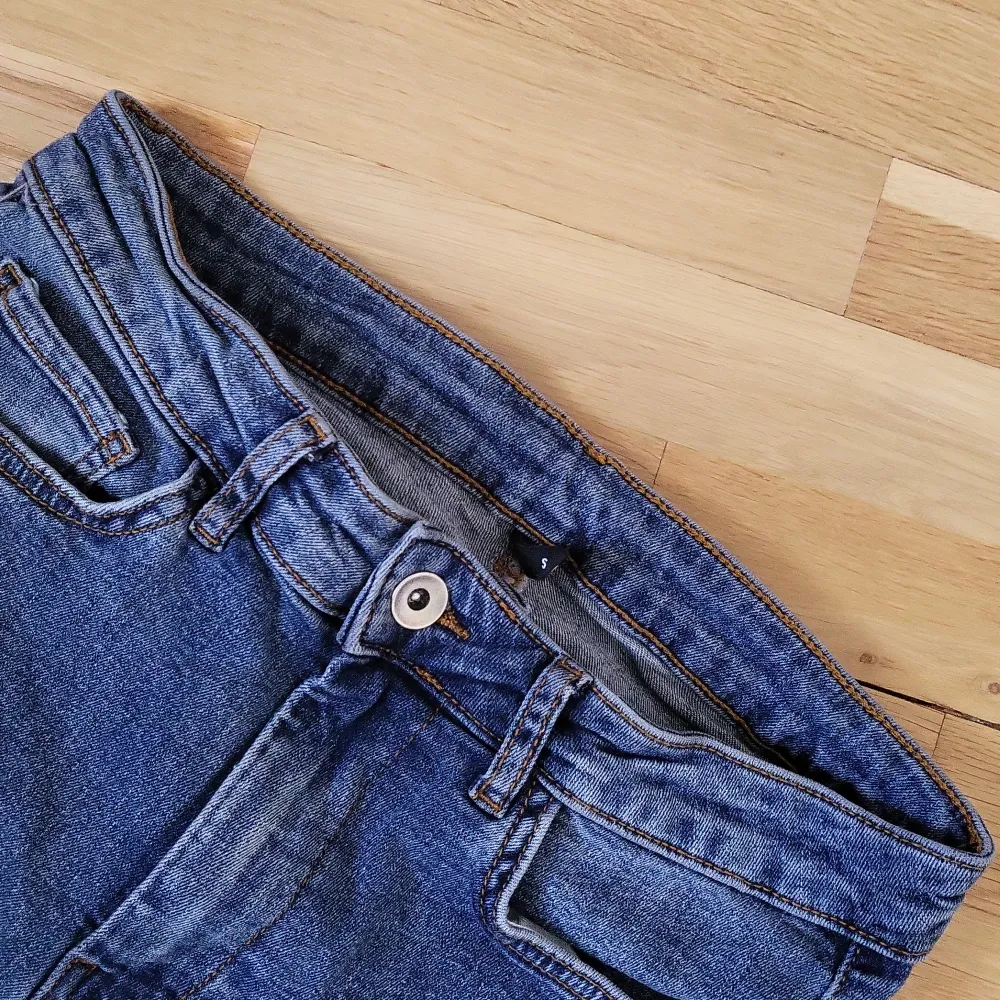 Mycket sköna jeans från calzedonia. . Jeans & Byxor.