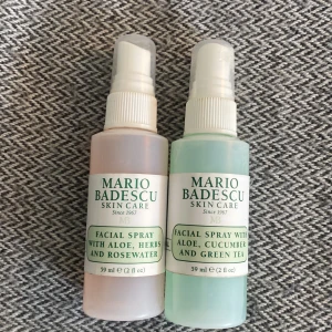 Facemist - Säljer två stycken Mario badescu face mists i ett pack för endast 80kr! Den gröna är ca 1/4 förbrukat och den rosa va 1/2 (Ej fri frkat) står ej för allergier! Går också att köpa styckvis för 50 för den gröna och 40 för den rosa 