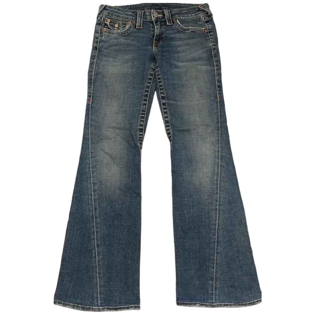 Utsvängda True religion jeans i modellen #503. Storlek 28x32. Använd gärna köp nu!. Jeans & Byxor.
