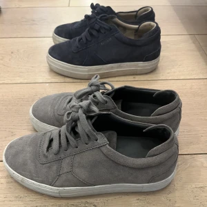 Arigato sneakers strl 36 300kr styck  - Sneakers från Arigato. Använda men ändå bra skick. Normala i storleken. Hämtas på Kungsholmen 