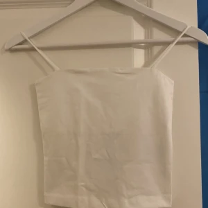 Linne  - Helt nytt oanvänt linne från Gina Tricot. Storlek Xs. 