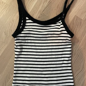 Randigt linne - Randigt linne från H&M i bra skick