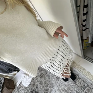 Kjol - As snygg kjol från &otherstories  Knappt andvänd. Suveränt skick. Nypris 900kr