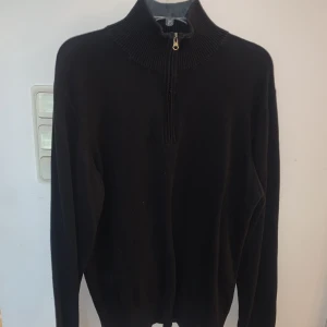 Svart Ziptröja  - Storlek L