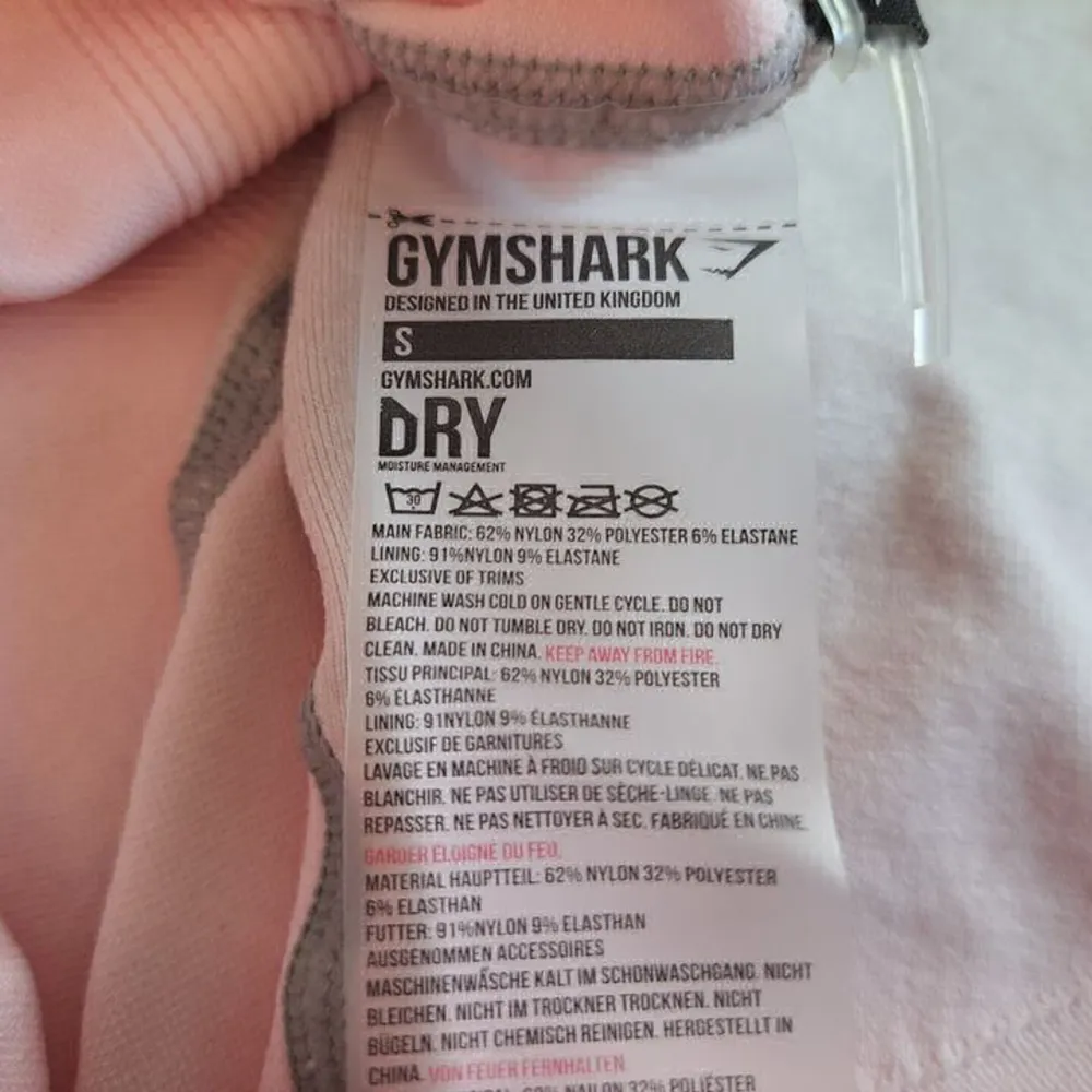Säljer ett par fina Gymshark seamless ombre leggings i storlek S. Pris 300kr + frakt.  Betalning sker via SWISH och jag skickar enbart med posten. Referenser finns från mina tidigare köpare. Skicka PM vid intresse :). Jeans & Byxor.