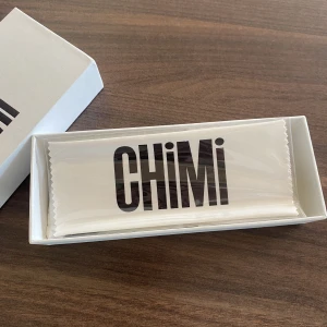 Chimi 04 - Säljer mina nya och oanvända Chimi 04 black då jag inte tyckte det passade.  Skriv privat för frågor och information.