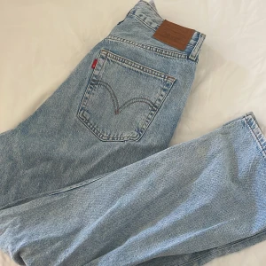 Levis jeans - Levis jeans i straight modell älskar dem men passar dem inte.. super fin modell!!