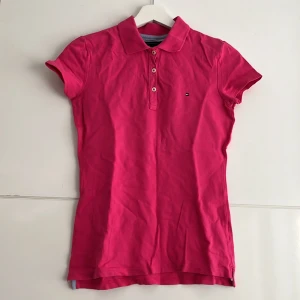 Tommy hilfiger tröja - Tommy hilfiger tröja i storlek xs, passar även s