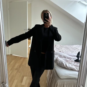 Kavaj  - Svart kavaj ifrån zara!💓 