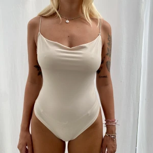 Body - Super snygg beige body🤍🤍